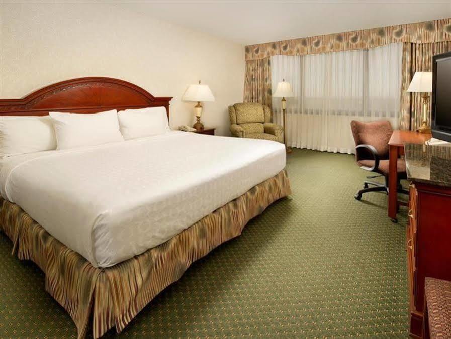 Drury Inn & Suites St. Louis Creve Coeur Exterior foto